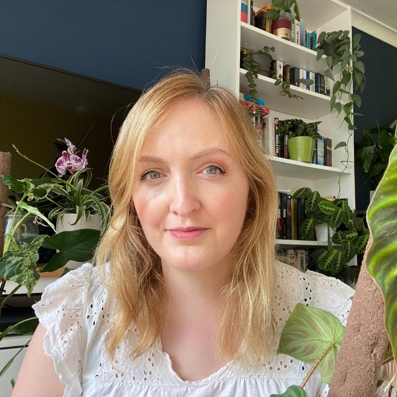 caroline-nobodymistme Caroline in her living room surrounded by plants